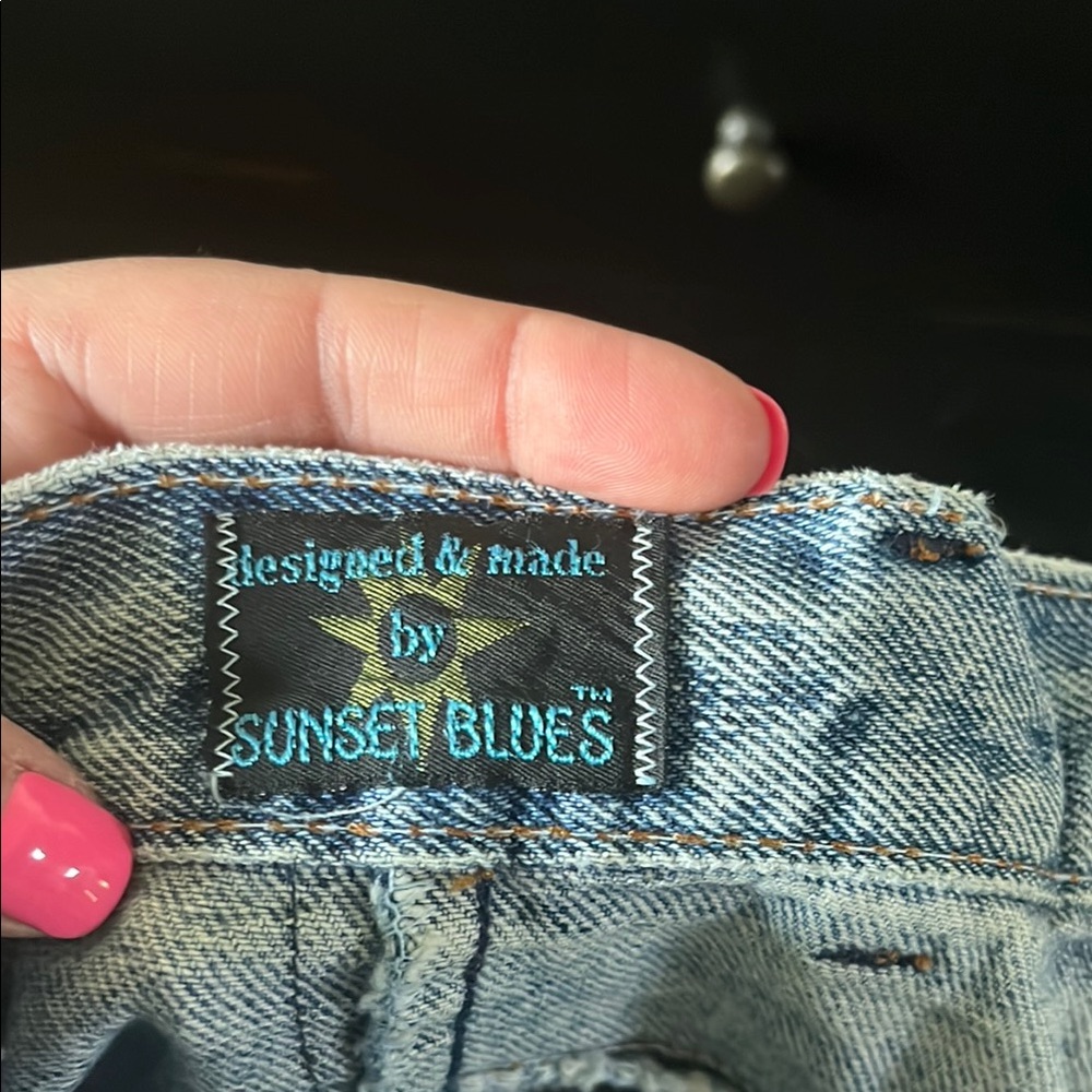 Blue Jeans with Classic Fit and Versatile Style